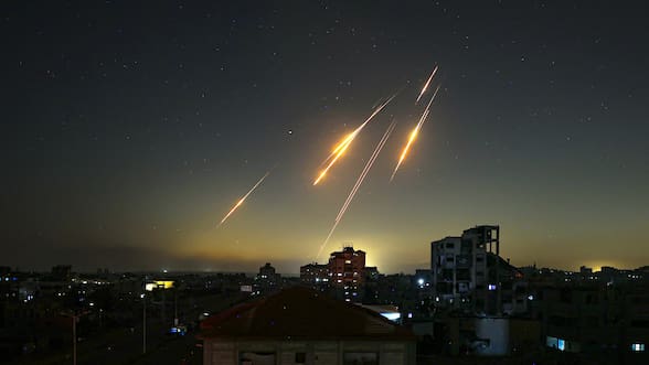 Irán lanza una oleada de ataques con misiles contra Israel y el Golfo en respuesta a los ataques de Estados Unidos e Israel