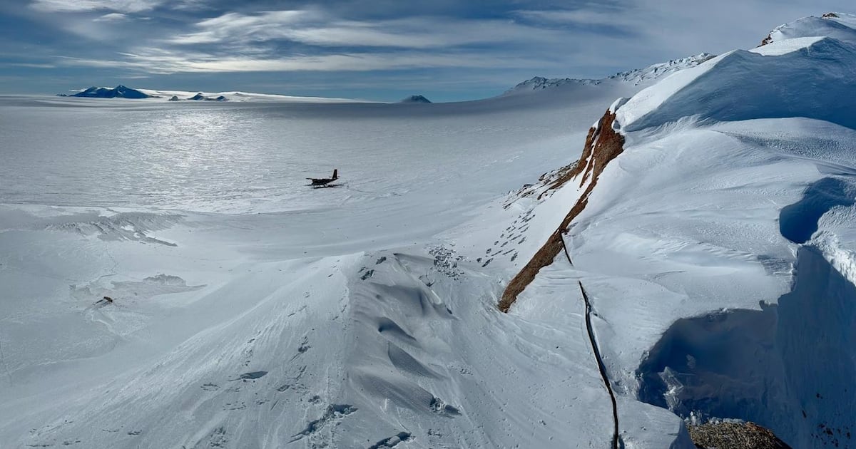 El misterioso hallazgo de una estructura bajo el hielo de la Antártida que permaneció oculta por millones de años - La Tercera
