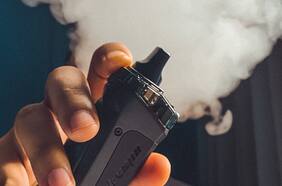 “Vapermanía”: la peligrosa tendencia en adolescentes chilenos y la nueva ley que busca frenarla