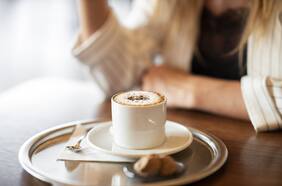 Los precios del café suben, impulsados por el mal tiempo y los problemas en la cadena de suministro