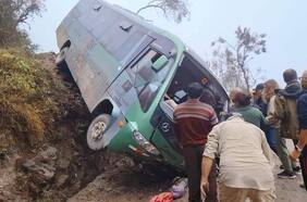 Bus que llevaba turistas a Machu Picchu cae por pendiente y deja varios heridos, entre ellos tres chilenas