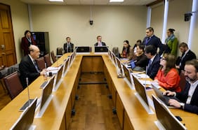 Presidenta de comisión revisora adelanta que podrían votar este lunes informe de AC contra Nicolás Grau