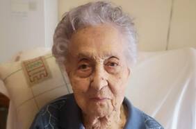 La mujer que cumplió 117 años reveló cuál es el alimento que consume a diario: dice que es su secreto para la longevidad