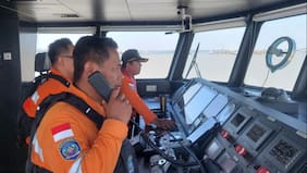 Indonesia busca a 140 personas tras desaparición de ferri en el mar de Java