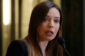 Diputada Flores (RN) visita a excapitán condenado por dejar ciega a senadora Campillai y cuestiona pruebas presentadas en juicio