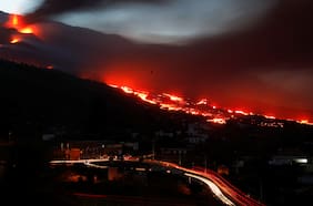 Erupción del volcán en la isla española de La Palma cumple un mes: ha obligado a evacuar a casi 7 mil personas