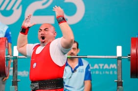 Nuevo oro en el Team Para Chile: Camila Campos, Juan Carlos Garrido y Jorge Carinao se imponen en equipos mixto de para powerlifting