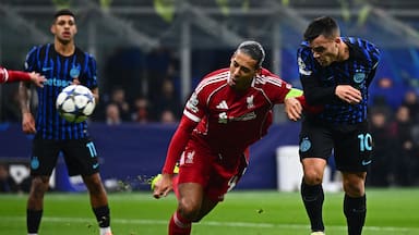 En medio de la crisis: un penal en el epílogo permite a Liverpool vencer a Inter en Milán por la Champions League