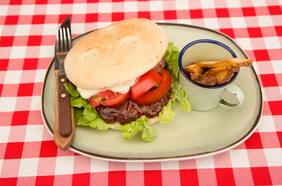 Casa Combi, la sanguchería escondida más rica de Quinta Normal