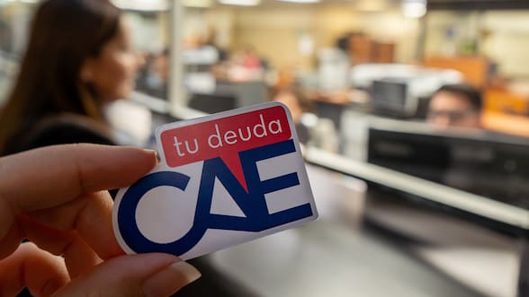 Gobierno defiende cobros del CAE -incluidos embargos a cuentas corrientes- ante inquietud oficialista