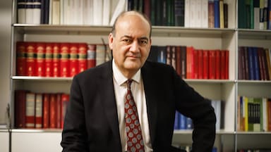 Patricio Zapata (DC), abogado de Grau: “Mi defensa no es de la política fiscal de Boric, es de la institucionalidad de Hacienda”
