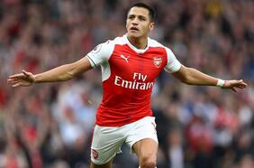 Bukayo Saka, figura del Arsenal, expresa su admiración por Alexis Sánchez: “Lo vi mucho mientras crecía; era especial”