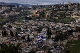 Al menos cinco muertos y más de una docena de heridos deja tiroteo en Jerusalén