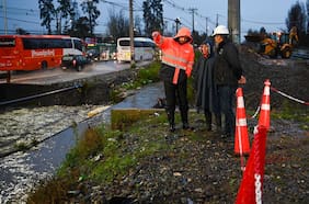 “Ha funcionado al límite de su capacidad”: alcalde Vodanovic y ministro De Grange descartan desborde de canal Santa Marta