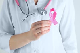 Cáncer de mama: cuáles son los síntomas, las señales de alerta y los tratamientos disponibles