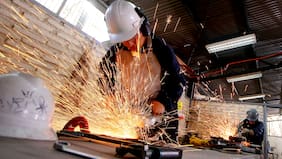 Complejo apronte para el Imacec de marzo: cae la producción industrial, las manufacturas y la actividad minera