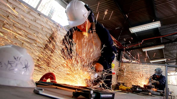 Complejo apronte para el Imacec de marzo: cae la producción industrial, las manufacturas y la actividad minera