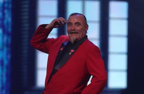 “El Flaco” se presentó en el Teatro Teletón y bromeó sobre el reciente robo de su camioneta y característico gorro