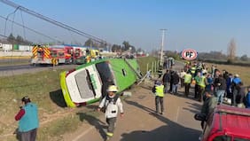 Fatal accidente en Teno: dos fallecidos y cerca de 15 heridos tras volcamiento de un bus de dos pisos
