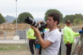 La caída final del fotógrafo de la música chilena: Fiscalía formalizará a Carlos Müller por violación