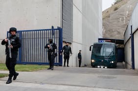 “Se acercaban amagando impactar el móvil”: el relato del gendarme que conducía bus involucrado en supuesto rescate de reos