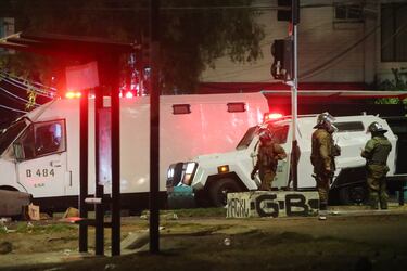 Incidentes entre hinchas de Colo Colo y Carabineros en el partido de Copa Libertadores en el Estadio Monumental.