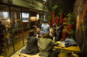 On Tap, el bar cervecero que la lleva en Buenos Aires llegó a Providencia