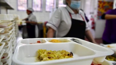 Incendios forestales: los albergues habilitados con alimentación Junaeb en Ñuble y Biobío