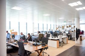 Entre el trabajo y el Mundial: cómo empresas y trabajadores se organizan para seguir los partidos