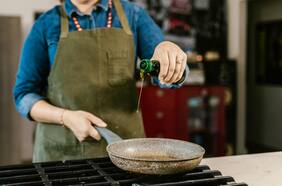 ¿Qué aceite debes utilizar para cocinar? Estos son los más saludables y los que deberías evitar