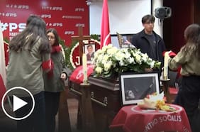 Los registros que deja la última despedida a Camilo Escalona en la sede del Partido Socialista