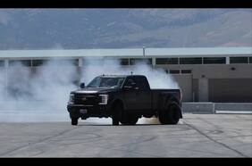 ¿Qué sucede si a Ken Block le pasas una Ford F-450 Super Duty de 3,5 toneladas?