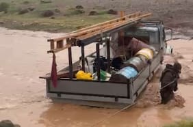 Carabineros rescata a tres personas aisladas por crecida del río Loa