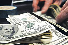 ¿En cuánto estará el dólar en 2021 según Bci? Escenario externo favorece al tipo de cambio, pero riesgos políticos y sociales son significativos