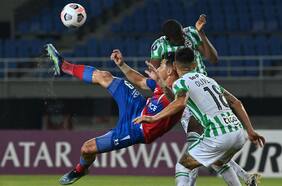 Un ofuscado Zampedri desmenuza la derrota de la UC: “Nos pasa siempre lo mismo”