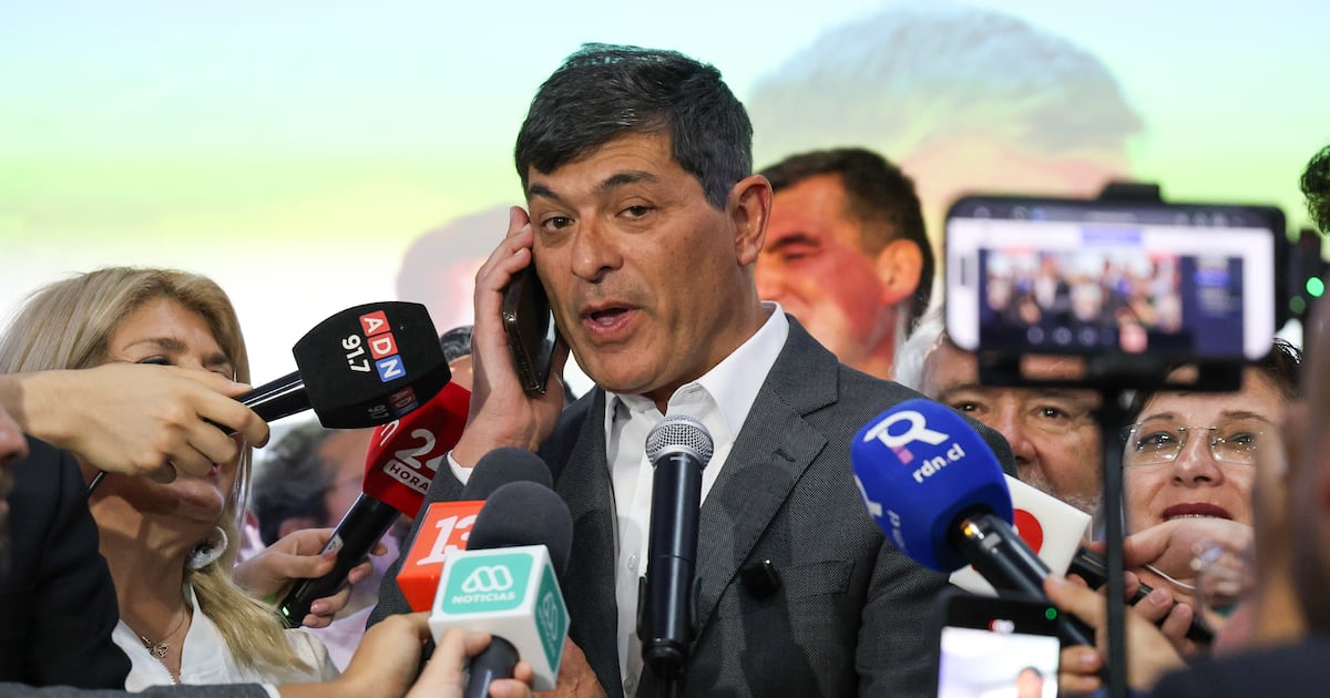 La disputa por los votos de Parisi y los conflictos internos que tensan las campañas de Jara y Kast: a tres semanas del balotaje