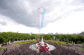 Británicos celebran junto a la familia real el 80° aniversario del fin de la Segunda Guerra Mundial
