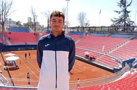 Habla cinco idiomas y ya jugó en Chile: la historia de Aarón Gil García, la promesa española de Luxemburgo en Copa Davis