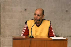 Abren sumario y suspenden a jefe de DD.HH. de Gendarmería tras informe que recomendó traslado de comandante Ramiro
