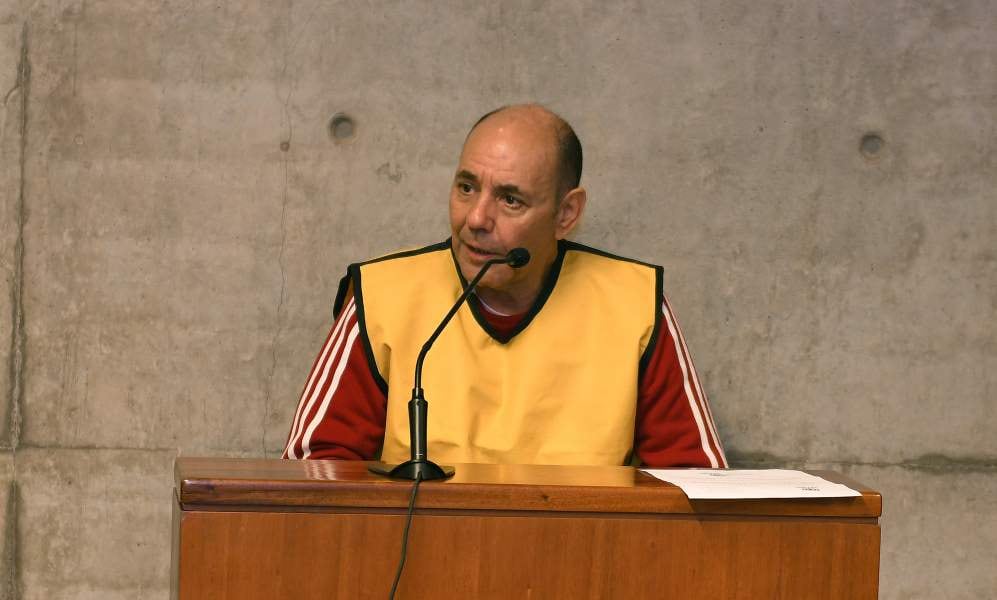 Abren sumario y suspenden a jefe de DD.HH. de Gendarmería tras informe que recomendó traslado de comandante Ramiro