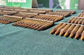 Antofagasta: Carabineros halla 500 municiones de guerra y media tonelada de droga ocultos en el desierto de Atacama