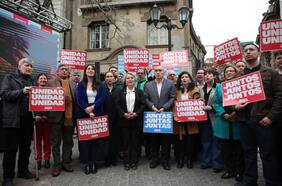 Jara presenta a su equipo de campaña, ajusta cargo de Barraza y deja pendiente incorporación de la DC