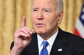 Biden arremete contra la “destrucción” del gobierno de Trump en su primer discurso como expresidente