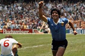 Aparece el Balón de Oro de Maradona que había sido robado por la Camorra napolitana