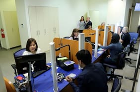 Personal del gobierno central anota su mayor alza anual desde fines de 2021 y totaliza 460 mil funcionarios