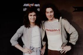 Alcohol, celos y un quiebre: Álex Van Halen revisa su historia junto a su hermano Eddie