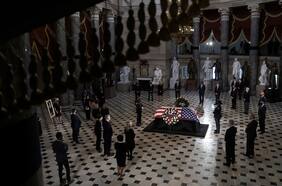 El homenaje final a Ruth Bader Ginsburg: destacada jueza de la Corte Suprema de EE.UU. recibe funeral con máximos honores en el Capitolio
