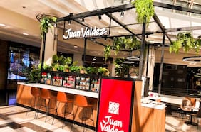 Copec oficializa adquisición de Juan Valdez en Chile y buscará duplicar locales