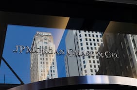 Wall Street reduce el horario de los jóvenes banqueros tras las protestas por el exceso de trabajo