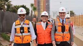 Biministro De Grange supervisa obras del nuevo borde costero de Arica con 67% de avance